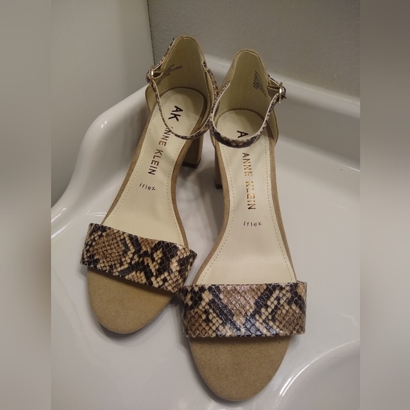 ANNE Klein Camila Snake Print Block Heel Sandals Size 6.5 - Picture 3 of 12